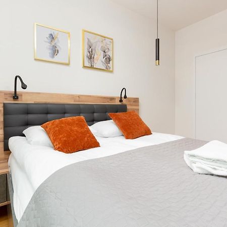 Park Arkadia Apartment With Parking Mokotow By Noclegi Renters ワルシャワ エクステリア 写真